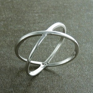 Criss Cross Ring, Silver X Ring, Cross Ring, Popular X Ring, X-Ring, criss-cross ring, silver ring, statement X ring, women, popular ring