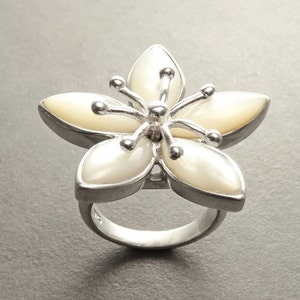 Cherry Blossom Ring, Sterling Silver, Wide Flowers Petals Jewelry, Nature Inspired Ring, White Mother of Pearl, Unique Women&#39;s Flower Ring