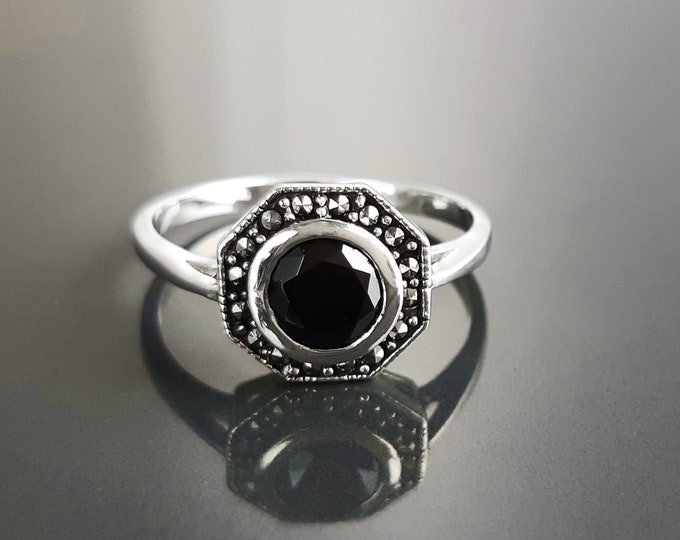 Black Stones Jewelry KRAMIKE