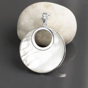 Pendentif rond blanc, argent 925, bijoux en nacre véritable avec reflets, collier lune géométrique unique et minimaliste