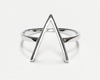 Bague chevron, argent 925, bague pic, bague triangle moderne, bague pointue minimaliste, pointe de flèche, bague en V