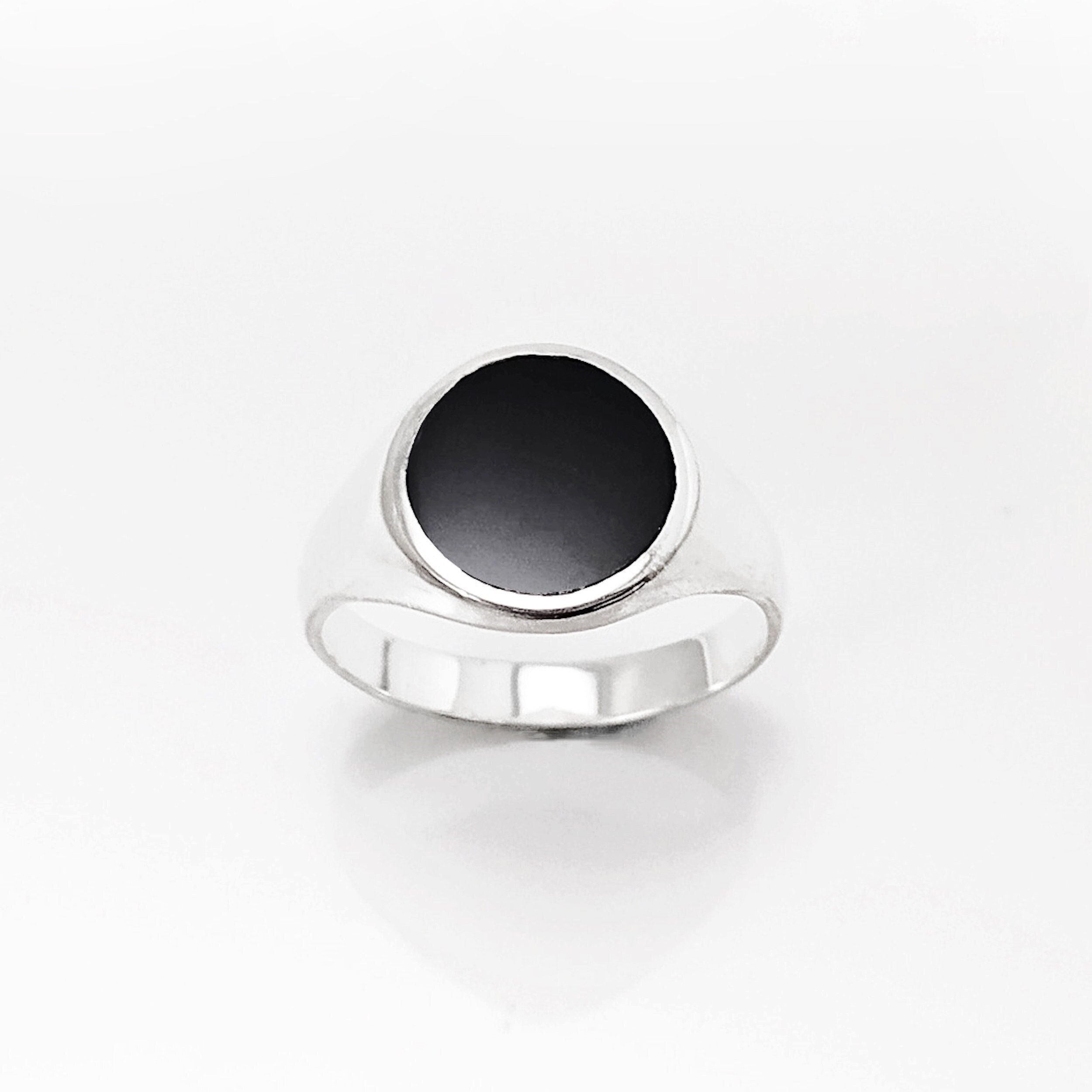 Round Signet Ring Sterling Silver Black Onyx Oval Signet Ring Hipster Ring Unisex gift Black Stone Popular Ring Men Women Pinky