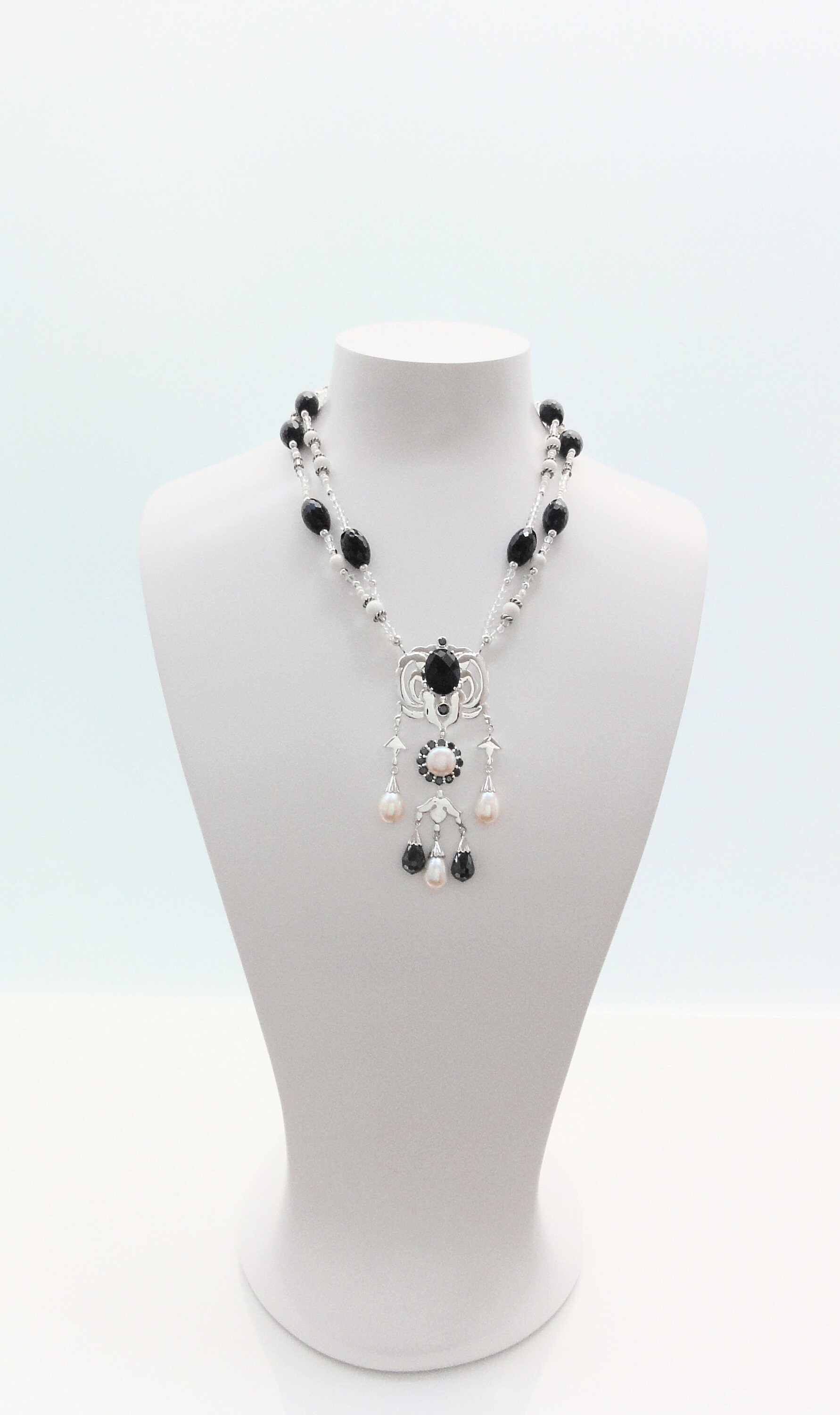 Baroque Style Onyx and Pearls Choker Necklace