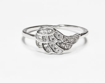 Vingring från KRAMIKE • Sterlingsilver med stenar • Symbol för ängelskydd och vägledning för vardagsbruk eller som skyddsgåva • KR858