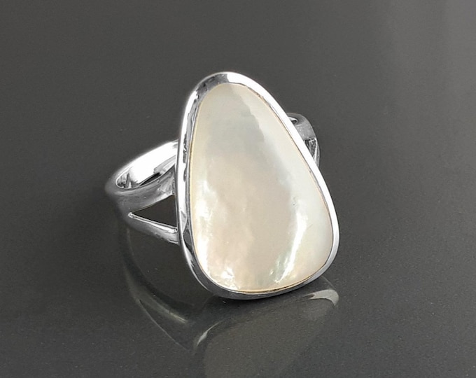 White Delta Ring, Sterling Silver, Mother of Pearl Shell, Modern Minimalist White Stone Ring, Geometric Triangle Designed Ring, Delta Ring