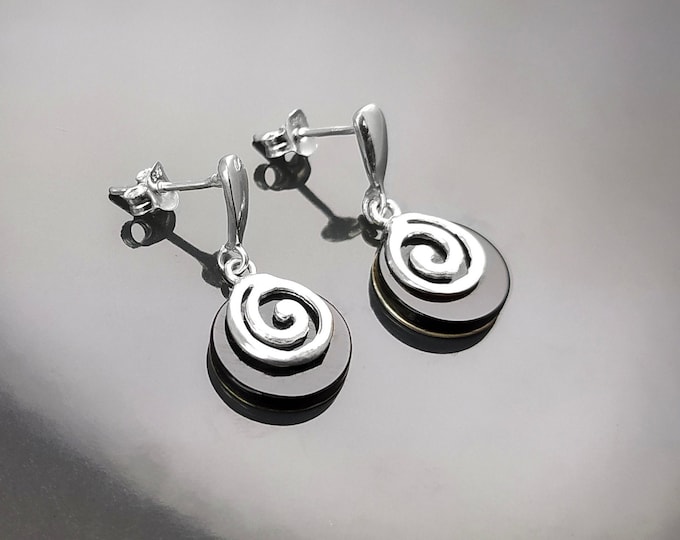 Black round earrings - Sterling Silver 925,  Black Onyx Stone Dangle Earrings, Spiral Design Earrings, Modern Swirl Design Jewelry
