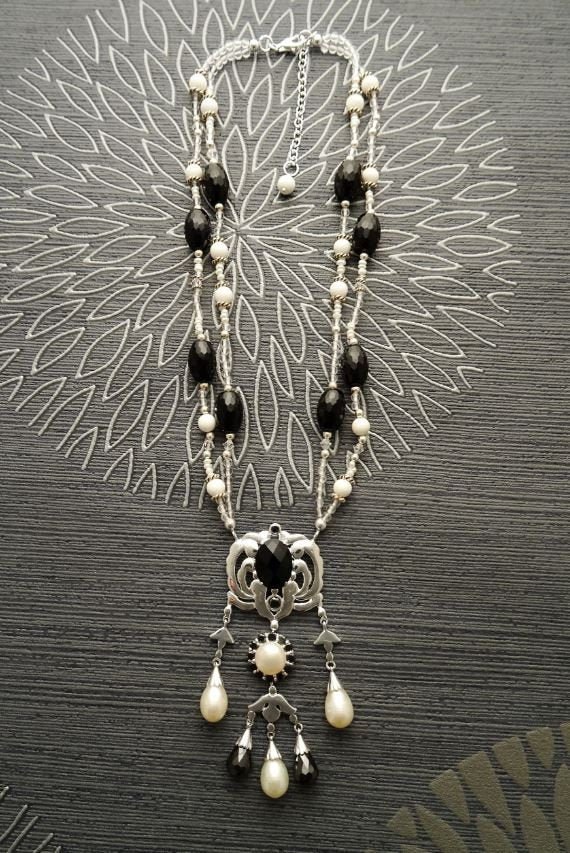 Onyx and Pearls Choker - Baroque style Necklace - Sterling Silver Pendant -  Freshwater Pearls - Onyx Gemstone - Adjustable Necklace