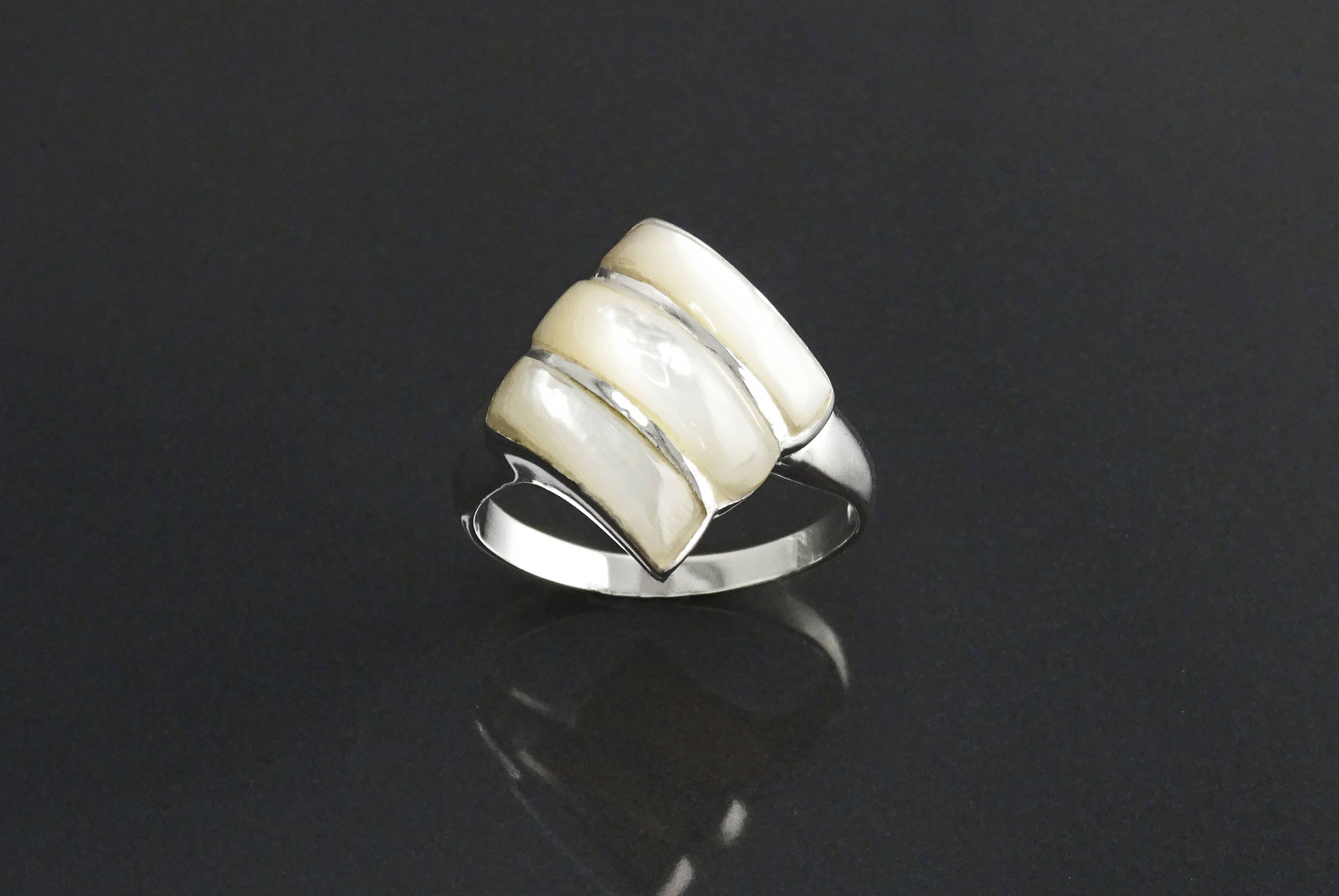 Mother of Pearl Silver Ring-1661NU | Juwelo