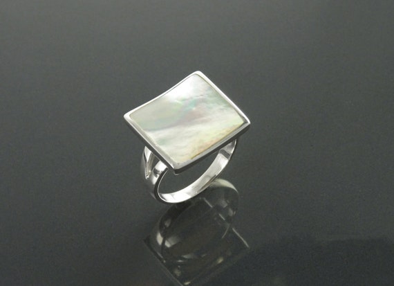 Tiffany T:Diamond and Mother-of-pearl Wire Ring