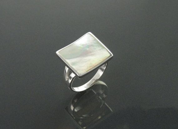 Sterling Silver Shell Large Geometric Ring Sterling Silver Shell Large Geometric Ring