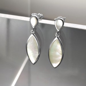 Boucles d'Oreilles Nacre Blanche Argent Massif 925, Boucles Pendantes, Boucles Simples, Boucles longues, Bijoux Boho, Bohème, Art déco. image 1