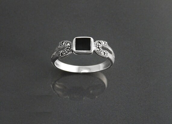 Bague Argent Massif Filigrane Décor Onyx Et Marcassite - Taille 51 - Style Fleur - Occasion Très Bon état