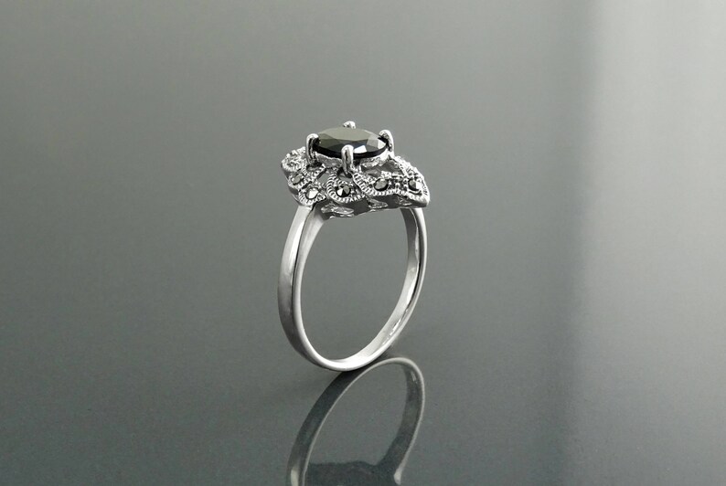 Bague Antique Cocktail Or 18k Et Argent - Cabochon D'Agate Et Marcassites - Taille 58 - Circa 1900