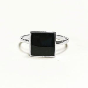 Svart Onyxring, Stapelring 925 Sterling Ring - Fyrkantig Ring - Minimalistisk Ring - Prisvärd Ring - Svart Stenring - Elegant Silverring.