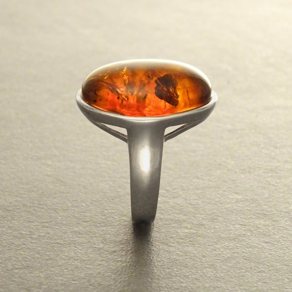 Bague Ambre Véritable, Argent Massif 925, Cabochon Oval, Ambre Cognac avec Inclusions, Bijou Design Moderne Minimaliste, Cadeau pour Femme