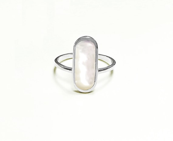 Bague Nacre Ovale Plate Argent 925, véritable Nacre Perlière ovale reflets irisés, bijoux pour tous les jours, style minimaliste moderne