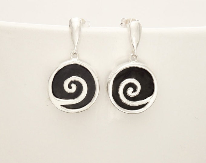 Black round earrings - Sterling Silver 925,  Black Onyx Stone Dangle Earrings, Spiral Design Earrings, Modern Swirl Design Jewelry