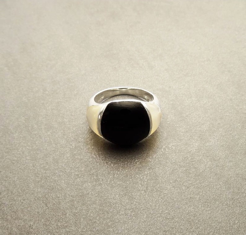 Bague Noir et Blanc Bague anneau Argent 925 Onyx Noir Nacre Blanche Bague Bombée, Bague Bicolore, Bague Moderne, Élégante, Discrète image 2