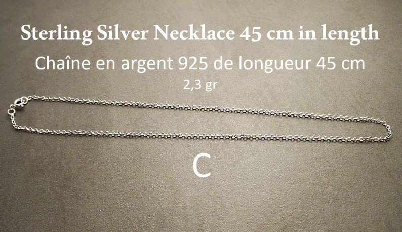 May include: A sterling silver necklace, 45 cm in length, displayed on a neutral background. The chain is made of small, interconnected links. The image also includes text indicating the necklace's material and weight.