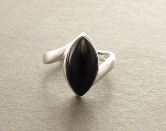 Black Oval Ring - Onyx Ring,  Sterling Silver Ring, Genuine stone, Onyx Gemstone,  Black  color, oval stone, Almond shape, Modern Design