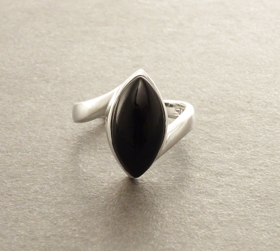 Oval black sale onyx ring