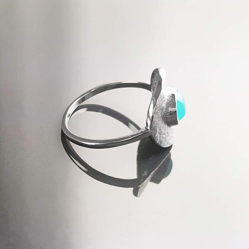 Amazonite Ring, Silver 925, Geometric Round Flat Hammered Disc, Small Blue Green Amazonite Stone, Dainty Modern Minimalist Jewelry