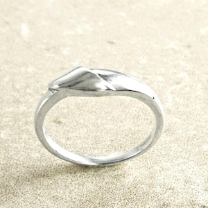 Small Banded Ring, Sterling Silver, Twist Band Ring, Endless Twist Knot, Thin Promise Ring, Wedding Band Ring, Banded Silver Ring