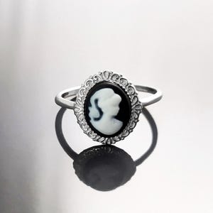 Cameo Ring - Sterling Silver Oval Black and white Resin Stone - woman face portrait cameo - Vintage band - Victorian Jewelry gift
