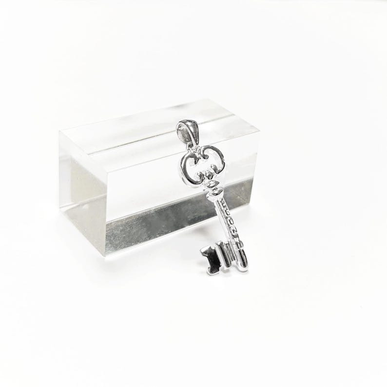 Ciondolo CHIAVE - Argento Sterling - CHIAVE dell'amore - Piccolo gioiello, Ciondolo promessa d'amore, Ciondolo chiave in argento, Ciondolo chiave minuscolo in argento immagine 2