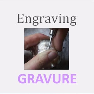 Gravure à l'intérieur de l'anneau : Nom + Date ou 2 Noms ou Date Extérieur - 1 à 3 LETTRES sur le dessus de la chevalière