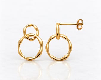 Hammered Double Circle Earrings • 18K Gold plated • Interlocking Double Ring Studs • Minimalist Geometric Jewelry