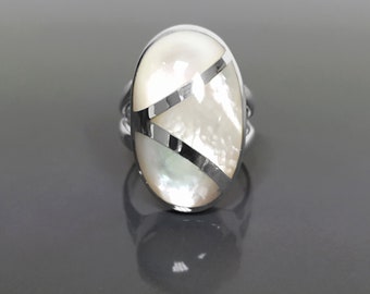 Bague ovale blanche, argent 925, nacre véritable, bague ovale design moderne, bague pierre géométrique originale