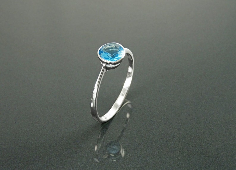 Blue Solitaire Ring, Sterling Silver, Round Stone Closed Bezel Setting Ring, Blue Stone CZ, Easy to Wear Stones Jewelry Solitaire zdjęcie 2