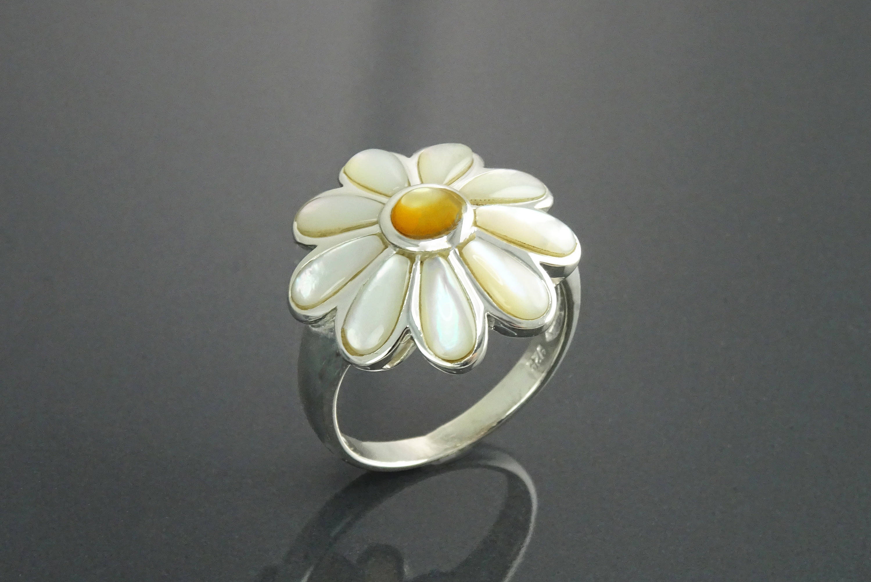 Daisy Flower Ring