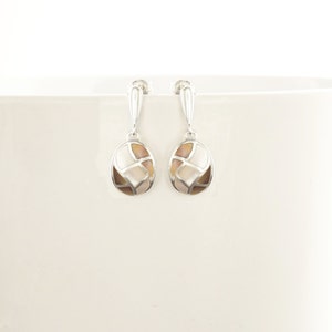 Pendientes de concha ovalada, plata de ley, concha de paua auténtica con nácar blanco, joyería geométrica colgante, pendientes de mosaico ondulado