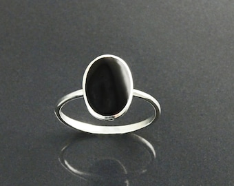 Oval Black Ring, Sterling Silver Ring, Ring with Flat Oval Stone, Genuine Onyx Gemstone, Small Everyday Ring, Modern Ring, Minimalist Ring