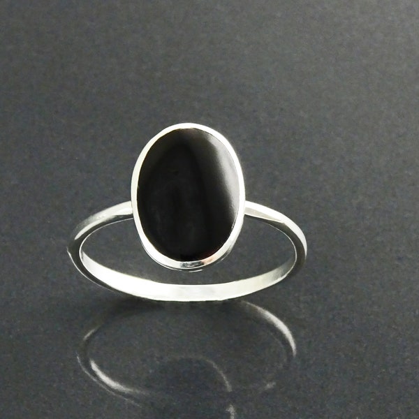 Ovale zwarte ring, sterling zilveren, platte ovale steen, echte onyx edelsteen, kleine alledaagse ring, moderne ring, minimalistische ring