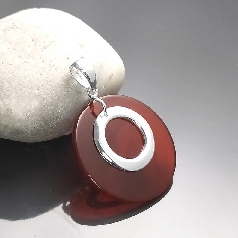 Colgante redondo rojo, plata de ley 925, discos de piedra de ágata roja, collar geométrico colgante moderno, joyería minimalista para mujer. imagen 3