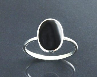 Oval Black Ring, Sterling Silver Ring, Ring with Flat Oval Stone, Genuine Onyx Gemstone, Small Everyday Ring, Modern Ring, Minimalist Ring