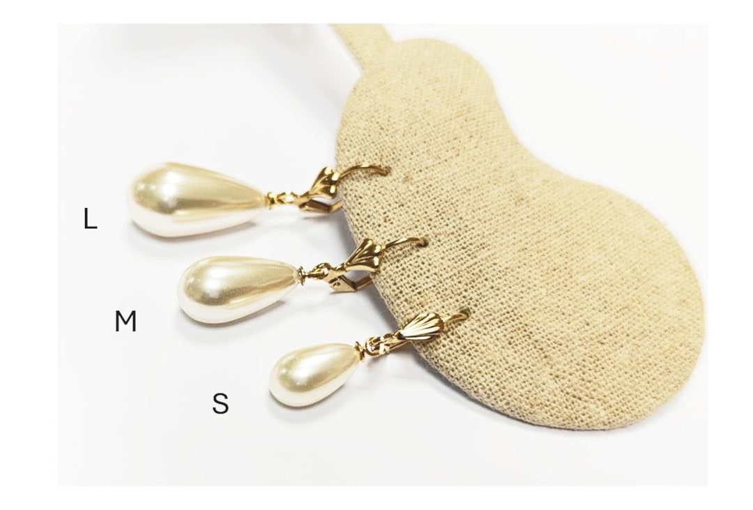 Brincos de pérolas em formato de lágrima da KRAMIKE • Pérolas de