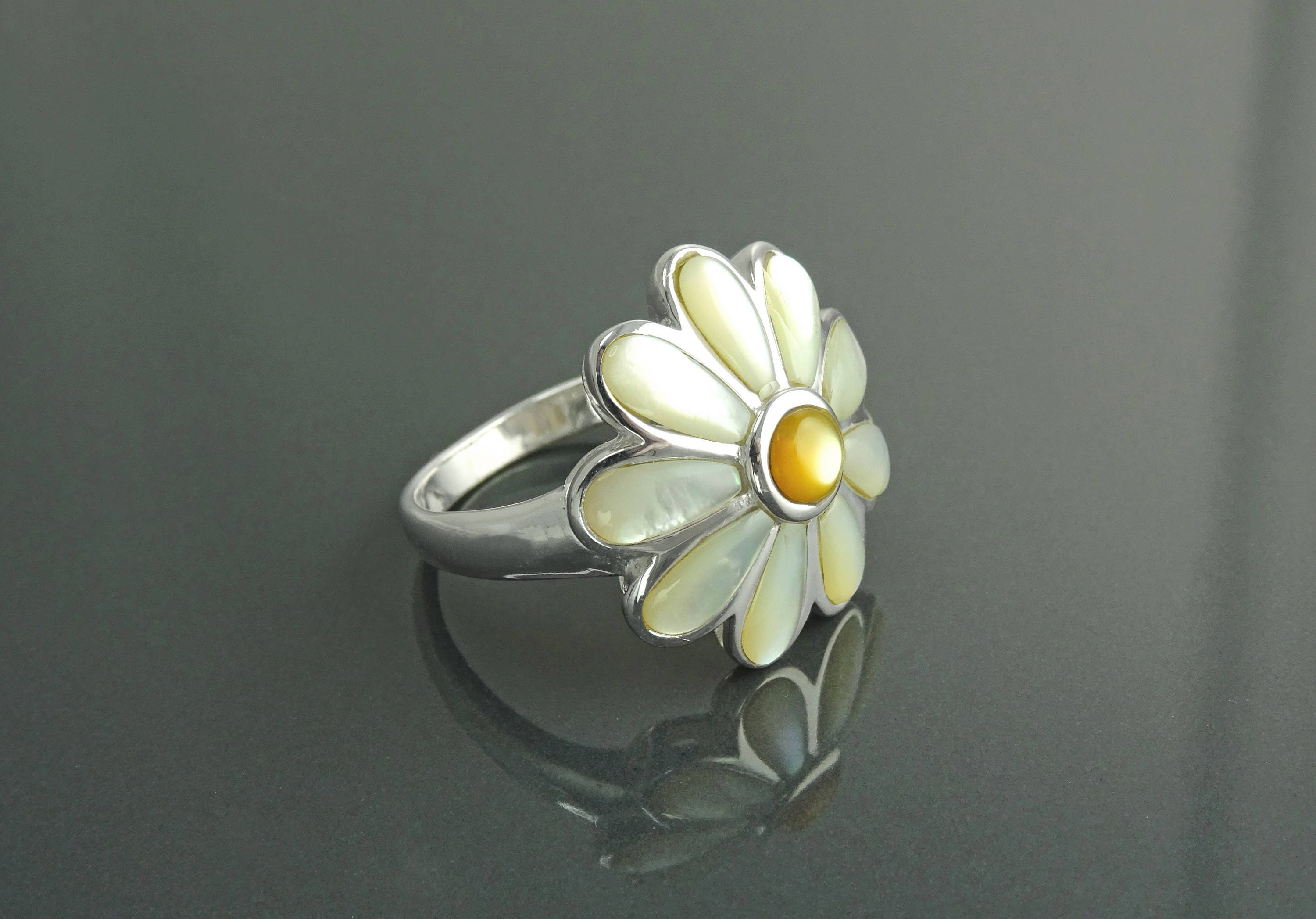 Daisy Flower Ring