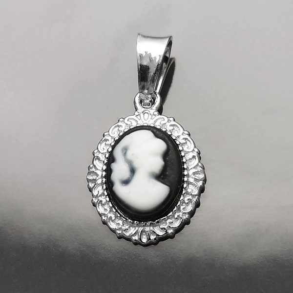 Pendentif Camée Noir, Pierre de résine Noire et Blanche Argent 925, Bijoux Victorien, Collier Vintage, Pendant avec chaine, Cadeau femme