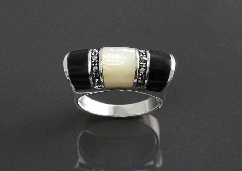 Bague Art Déco Argent 925 Avec Nacre Et Zircons - Taille 54, Occasion, Style 'Tank'