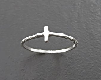 Anel Cruz Lateral em Prata de Lei - Joia Religiosa para Usar em Conjunto, Cruz 925