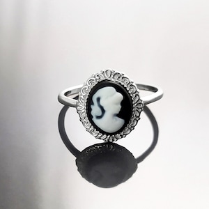 Cameo Ring - Sterling Silver Oval Black and white Resin Stone - woman face portrait cameo - Vintage band - Victorian Jewelry gift