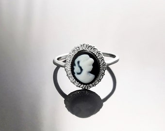 Cameo Ring - Sterling Silver Black and white Resin Stone Cameo - Vintage Victorian Jewelry