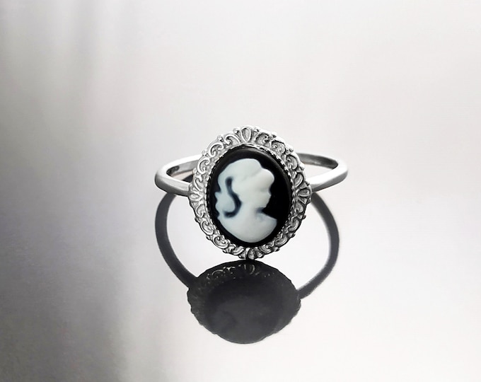 Cameo Ring - Sterling Silver Oval Black and white Resin Stone - woman face portrait cameo - Vintage band - Victorian Jewelry gift