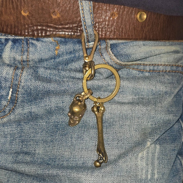 Hand Cast Brass Copper Skull Keychain Pendant, Skeleton Skull Combined Keyring，Punk Style Car Key Keychain Necklace Pendant， Cool Men's Gift