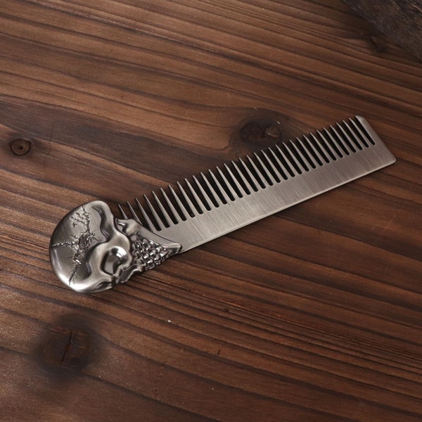 Metal Skull Artisan Pocket Comb，Small and practical comb,Hairstylist Personality Comb Styling Comb