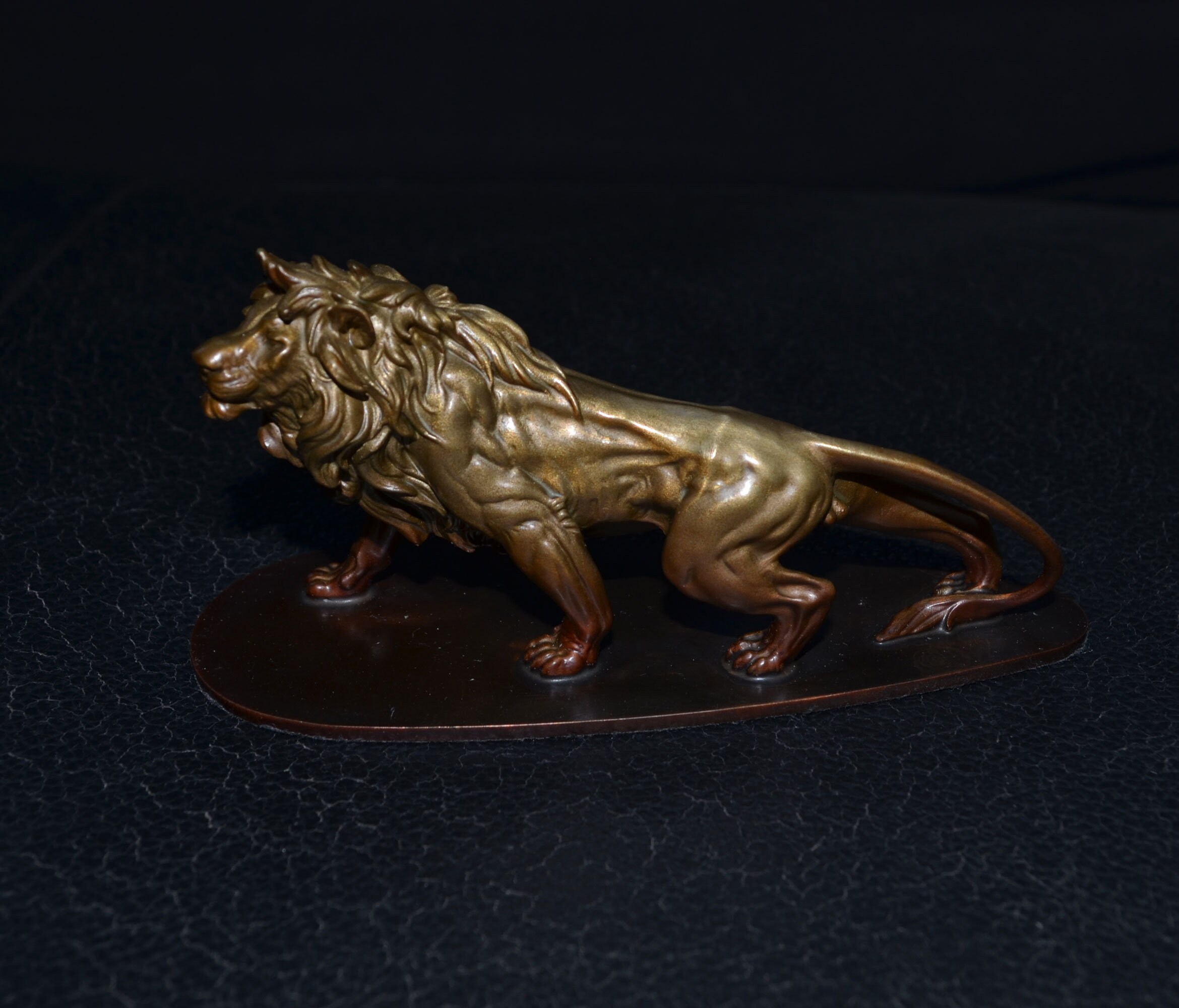 Details about  / Fine Solid Copper Brass Casting Crown Lion Statue Artwork Car Decor Home Decor